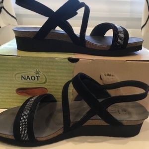 Naot sandals 39